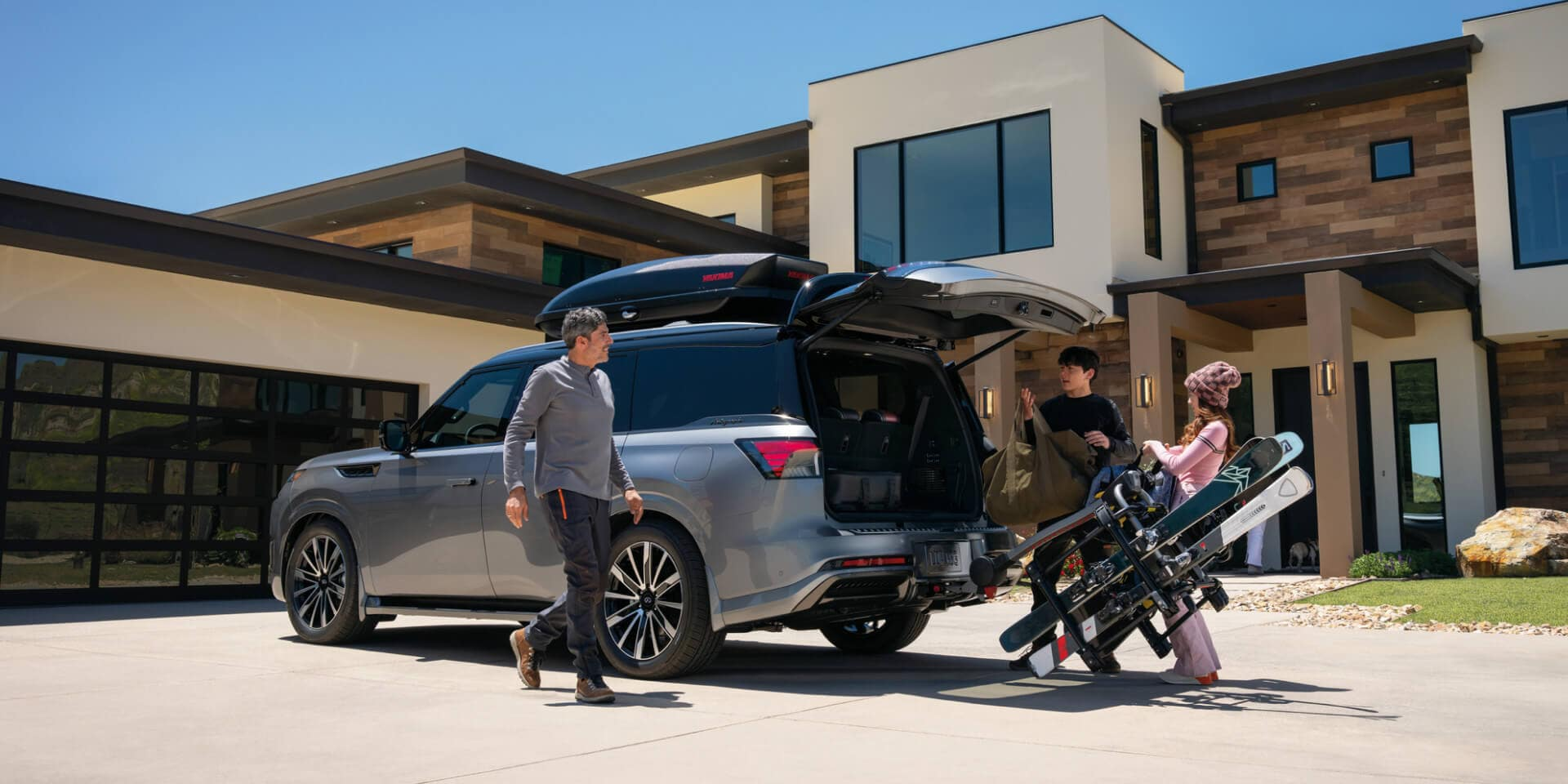 Loading the cargo area of the 2026 INFINITI QX80