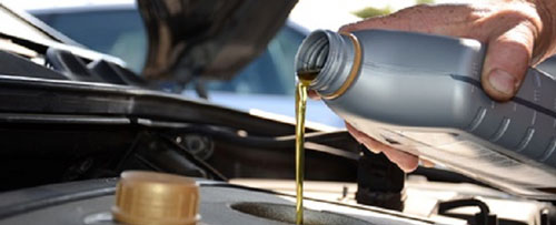 Technician performing an INFINITI oil change