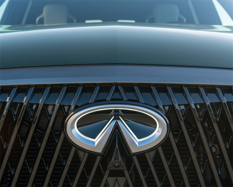 INFINITI logo on a vehicle's grille