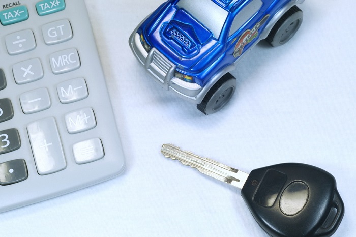 INFINITI financing materials including calculator and car key