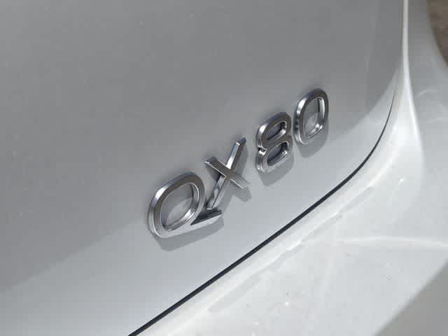2027 INFINITI QX80 LUXE