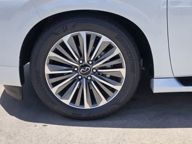 2027 INFINITI QX80 LUXE