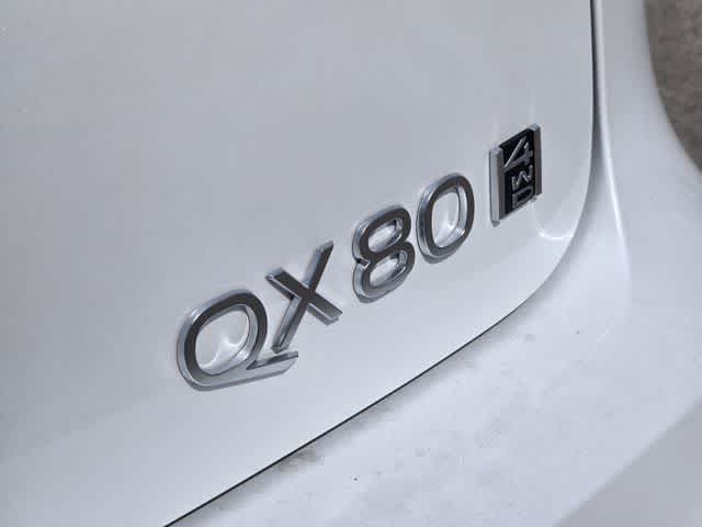 2027 INFINITI QX80 LUXE