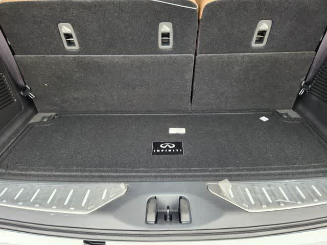 2027 INFINITI QX80 LUXE