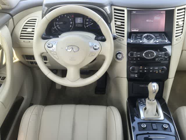 2016 INFINITI QX70 RWD 4dr