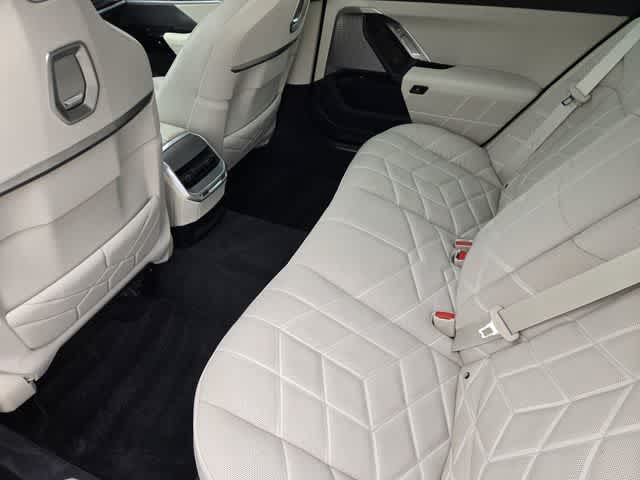 2023 BMW 740i 740i