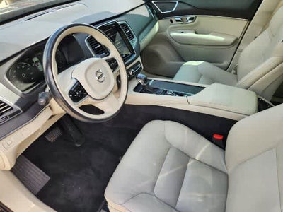2020 Volvo XC90 Momentum
