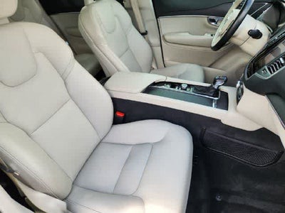 2020 Volvo XC90 Momentum