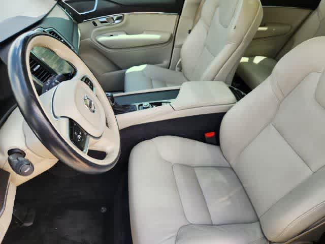 2020 Volvo XC90 Momentum