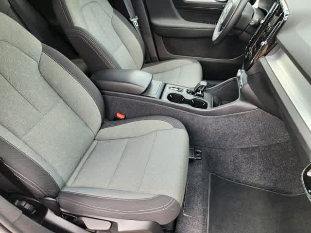 2025 Volvo XC40 Core Bright Theme