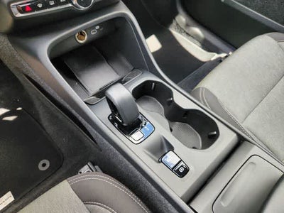 2025 Volvo XC40 Core Bright Theme