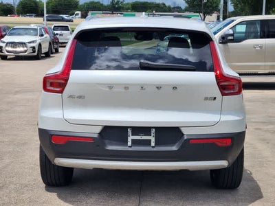 2025 Volvo XC40 Core Bright Theme