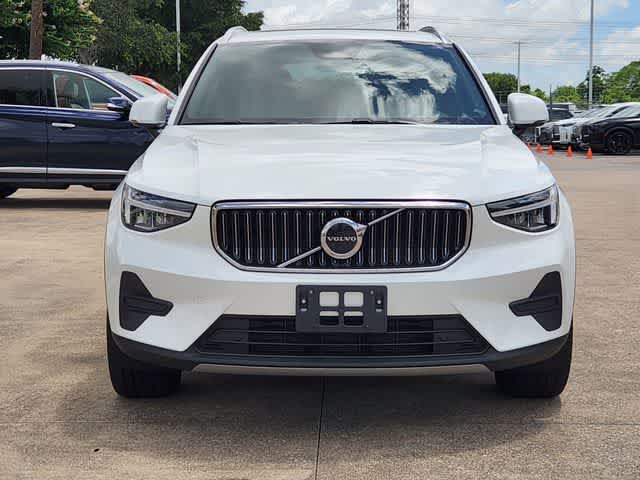 2025 Volvo XC40 Core Bright Theme