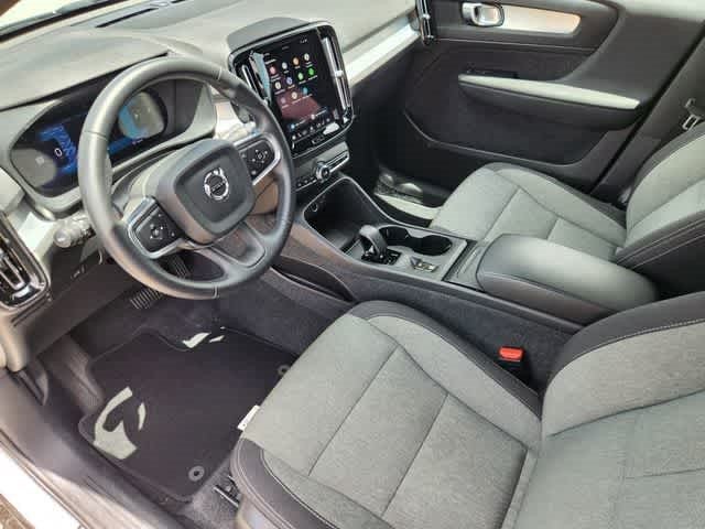 2025 Volvo XC40 Core Bright Theme