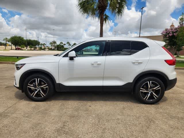 2025 Volvo XC40 Core Bright Theme