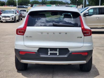 2025 Volvo XC40 Core Bright Theme
