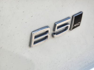 2025 Volvo XC40 Core Bright Theme