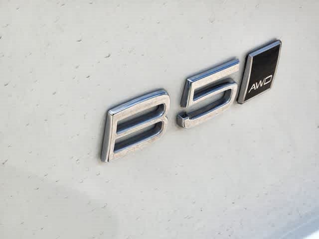 2025 Volvo XC40 Core Bright Theme