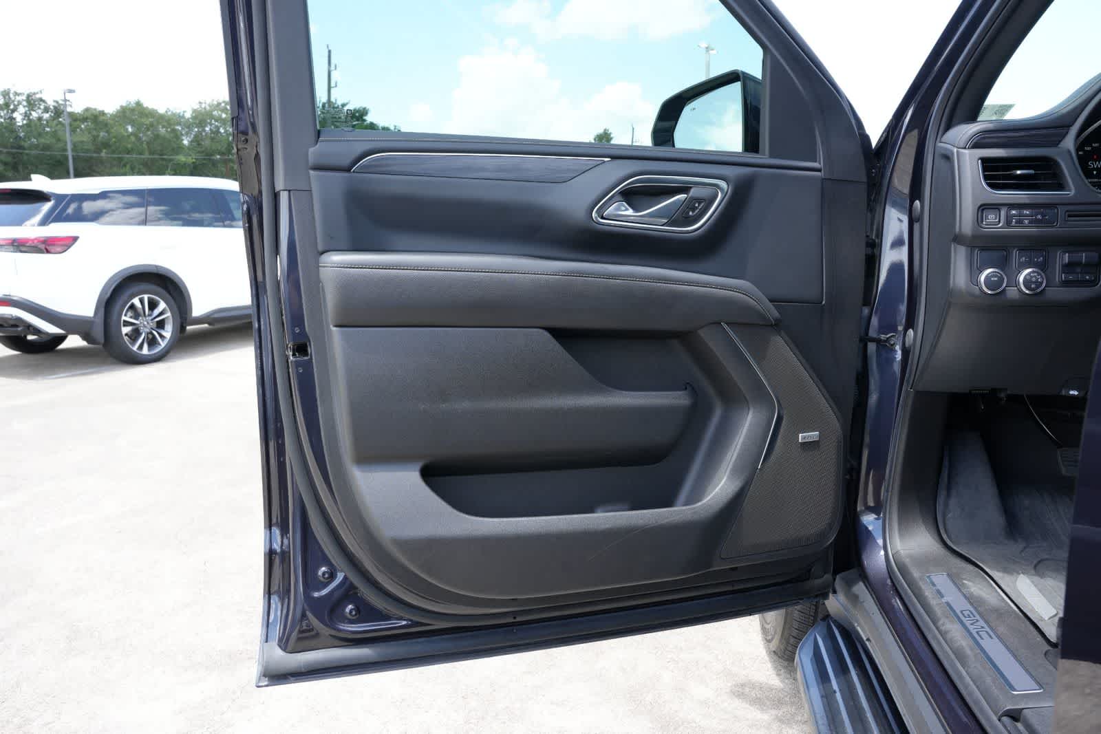 2023 GMC Yukon SLT