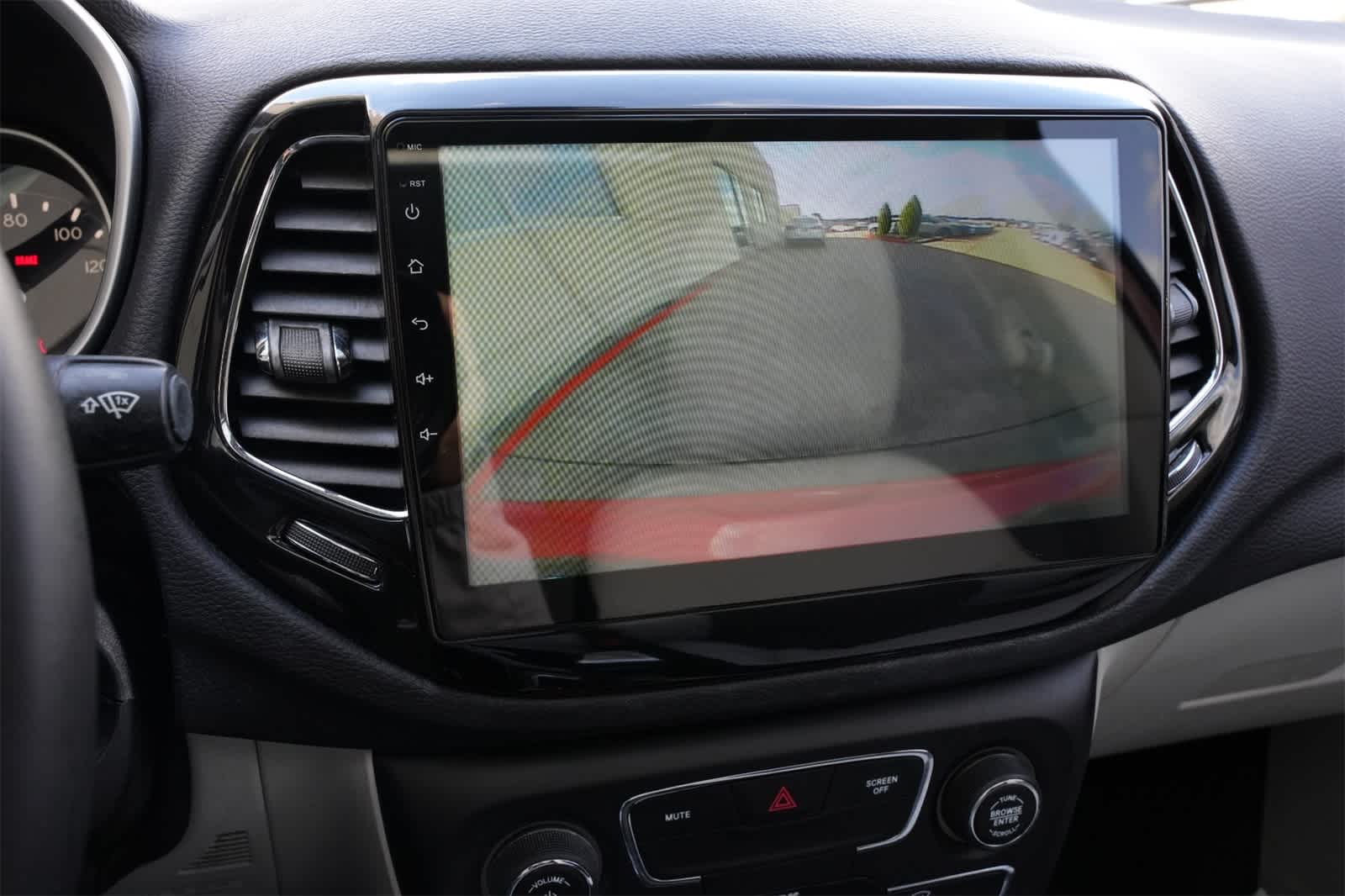 2018 Jeep Compass Latitude w/Sun/Wheel Pkg