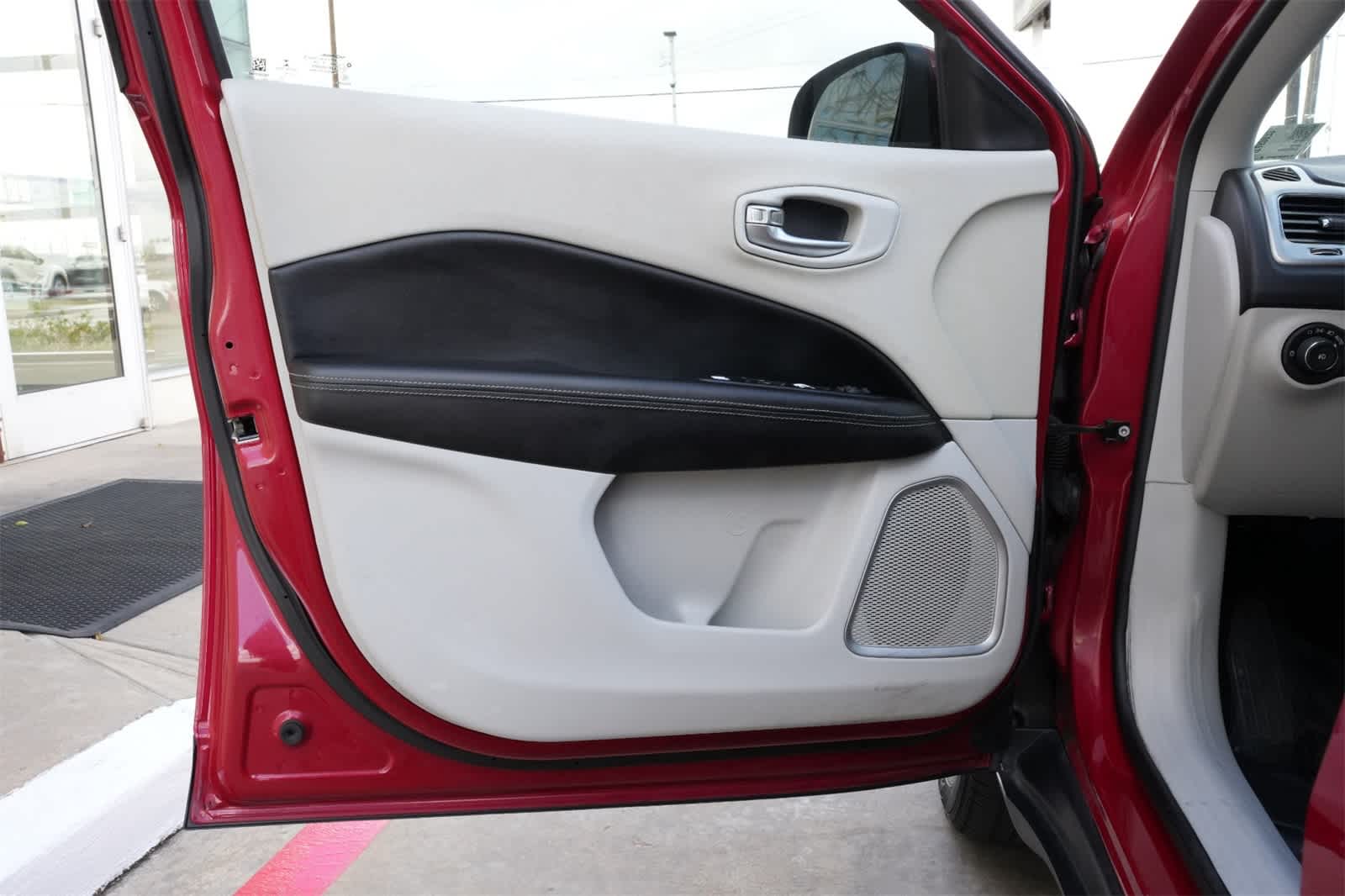 2018 Jeep Compass Latitude w/Sun/Wheel Pkg