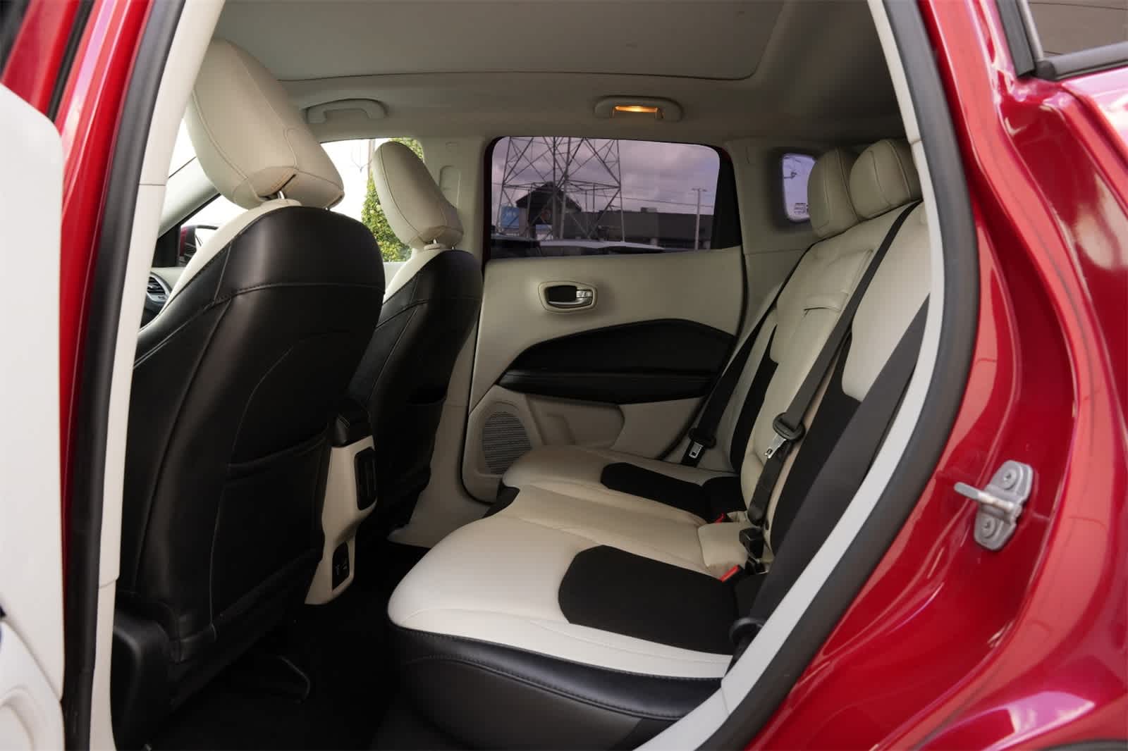 2018 Jeep Compass Latitude w/Sun/Wheel Pkg