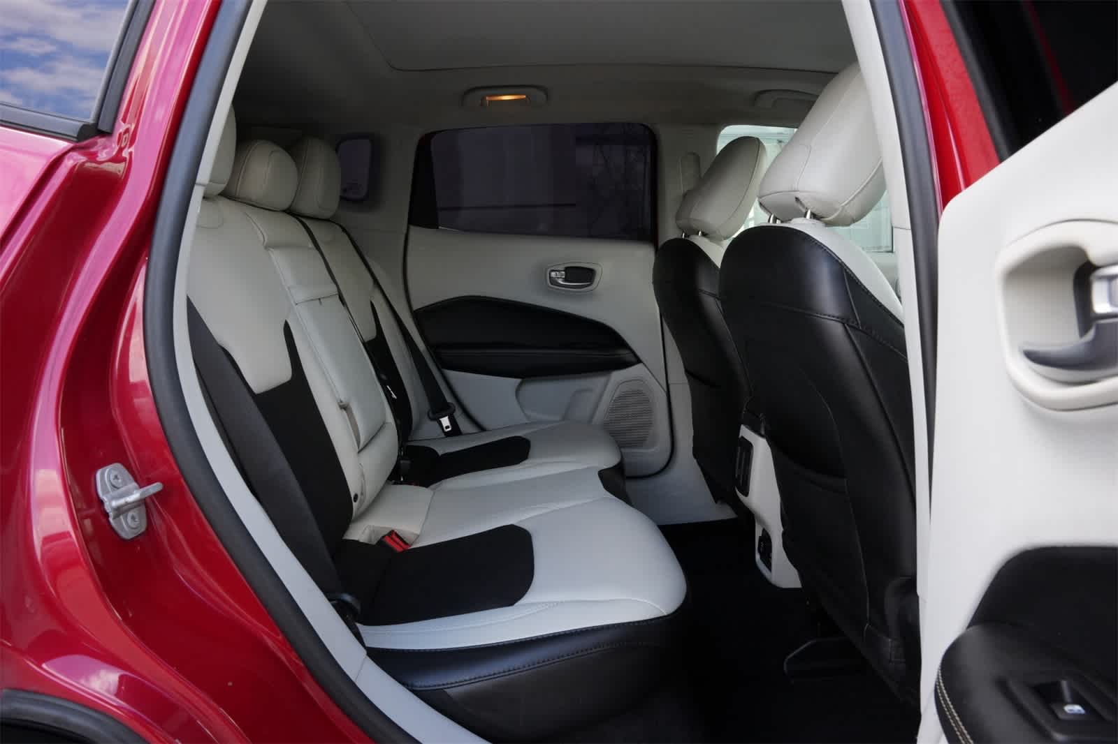 2018 Jeep Compass Latitude w/Sun/Wheel Pkg