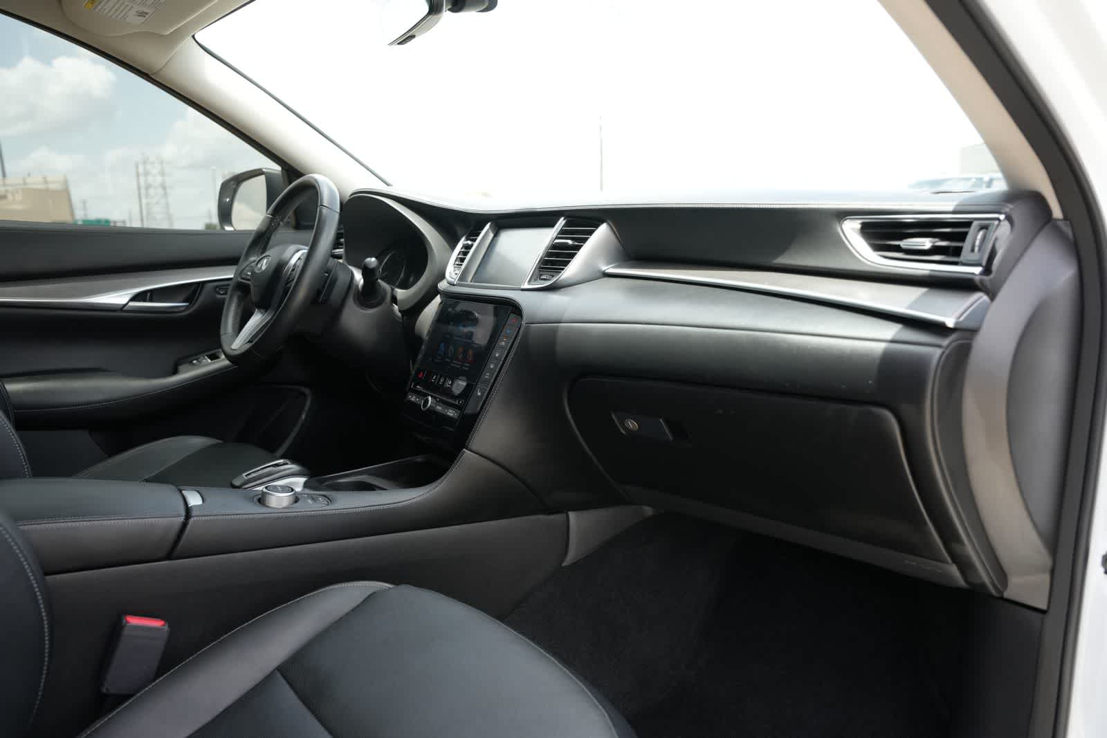 2023 INFINITI QX50 LUXE