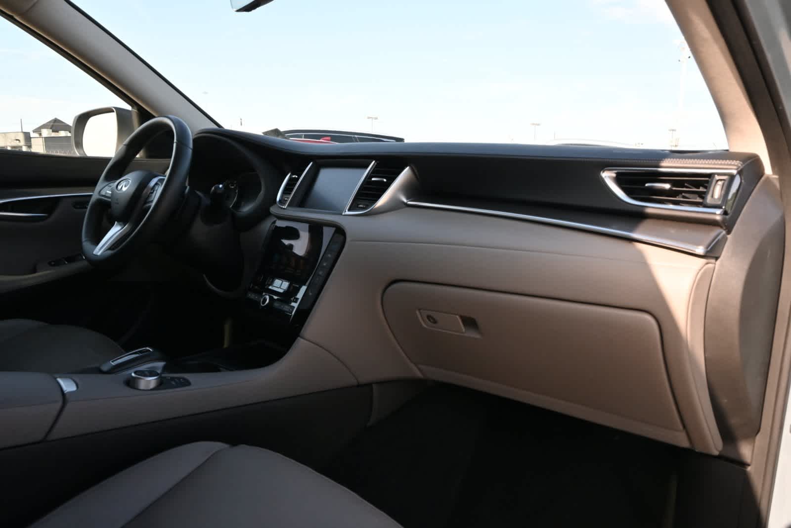 2023 INFINITI QX50 LUXE