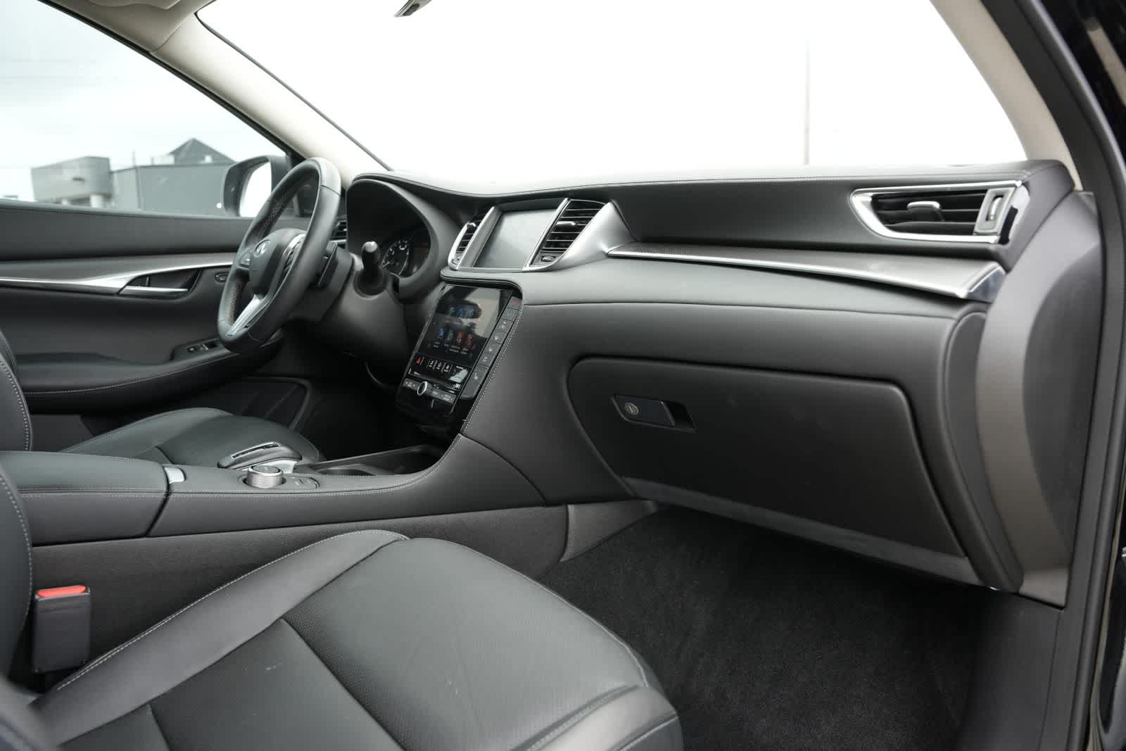 2023 INFINITI QX50 LUXE