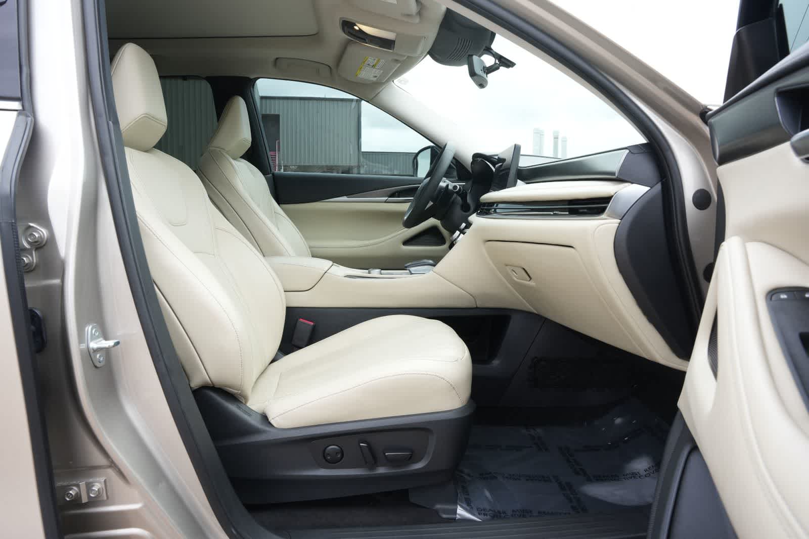 2025 INFINITI QX50 LUXE