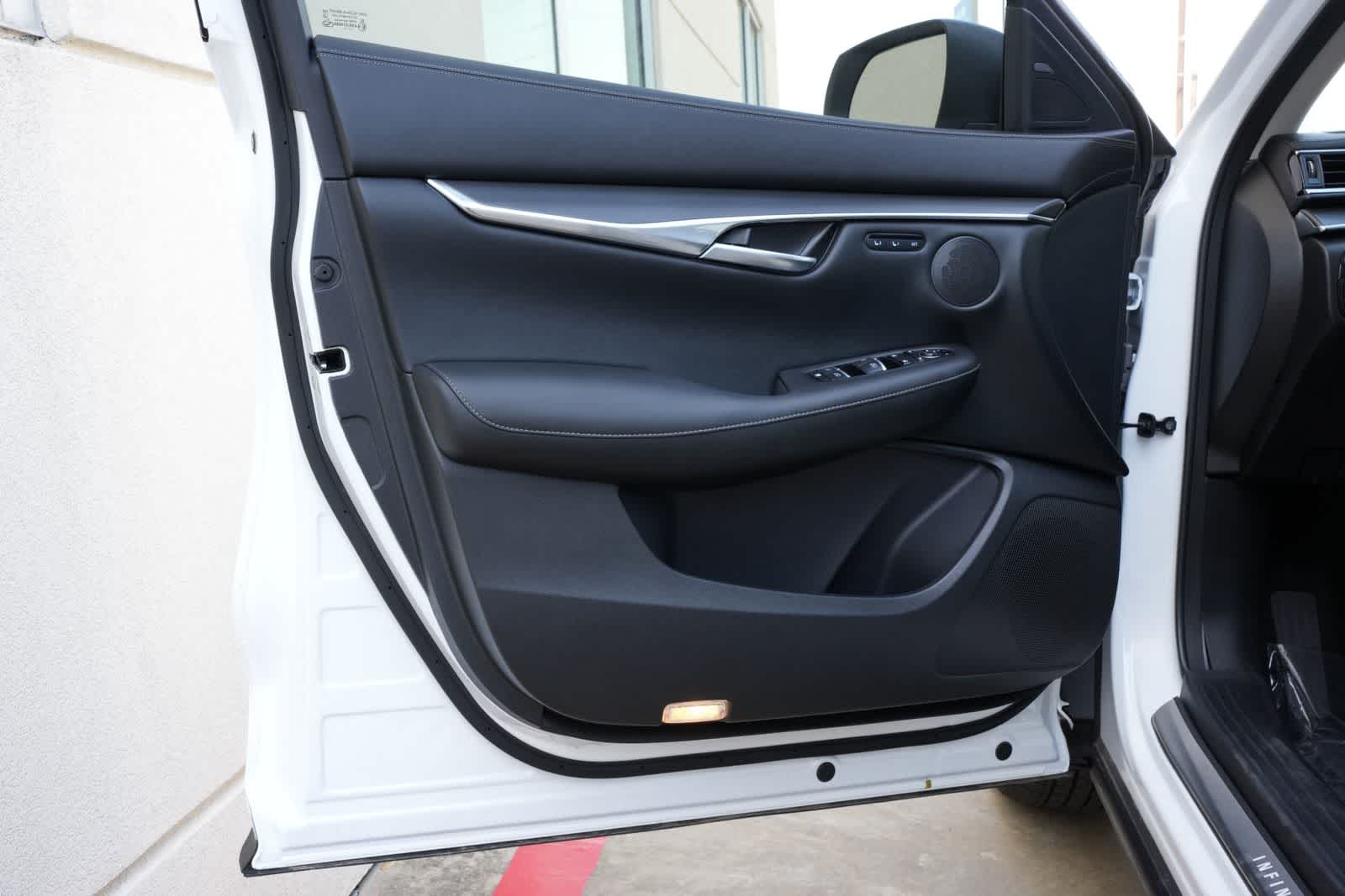 2025 INFINITI QX50 LUXE