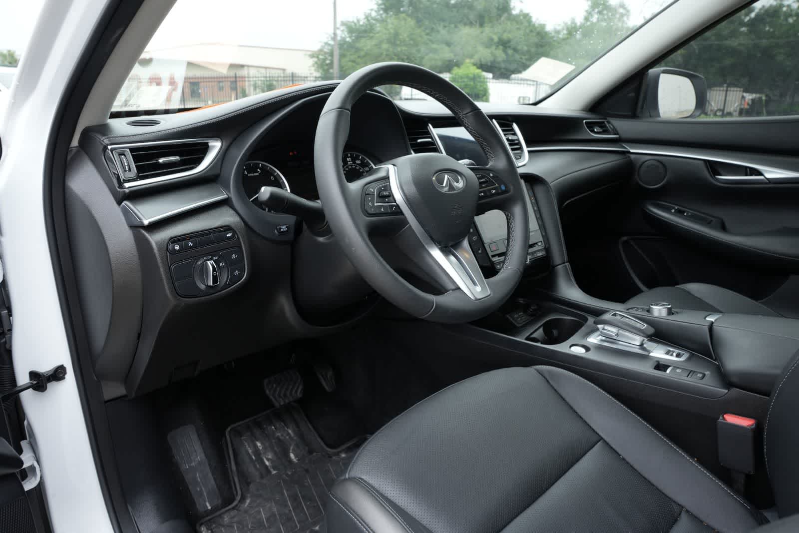 2025 INFINITI QX50 LUXE
