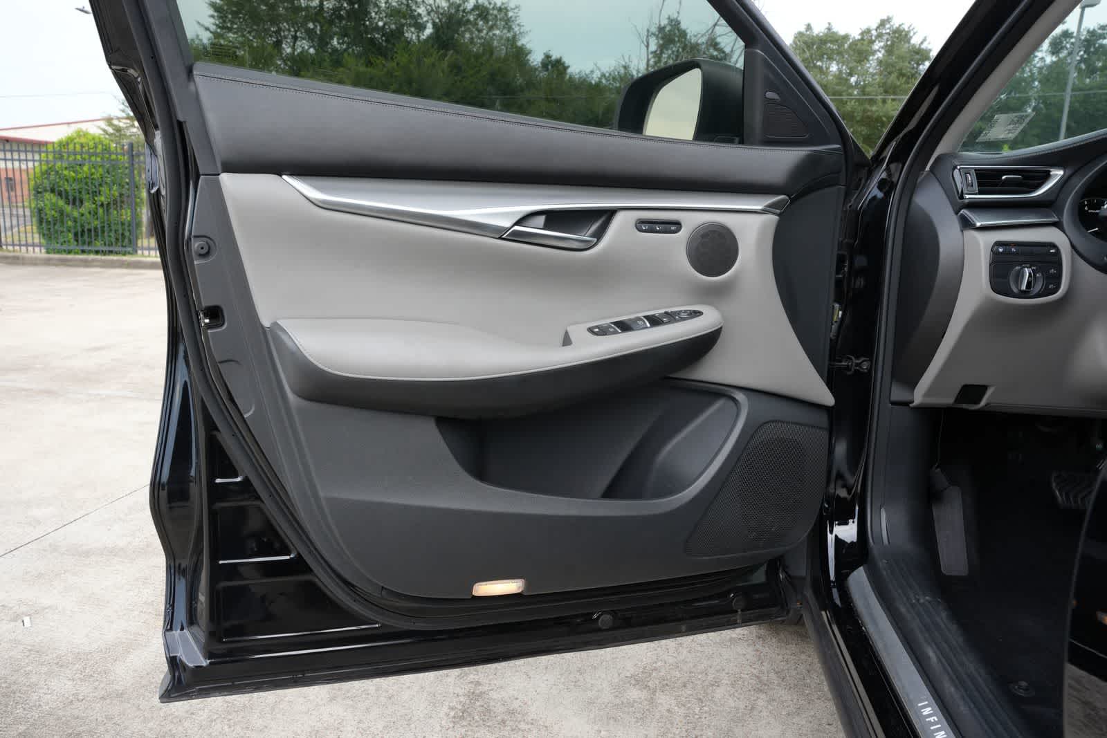 2023 INFINITI QX50 LUXE