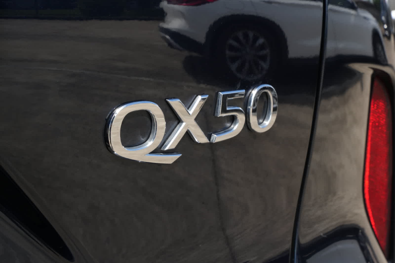 2023 INFINITI QX50 LUXE