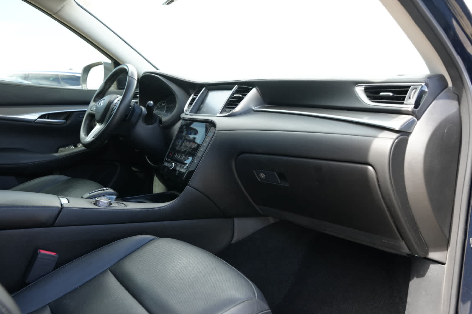 2023 INFINITI QX50 LUXE