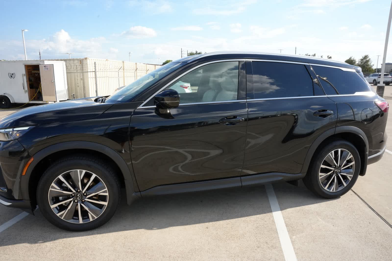 2027 INFINITI QX60 LUXE