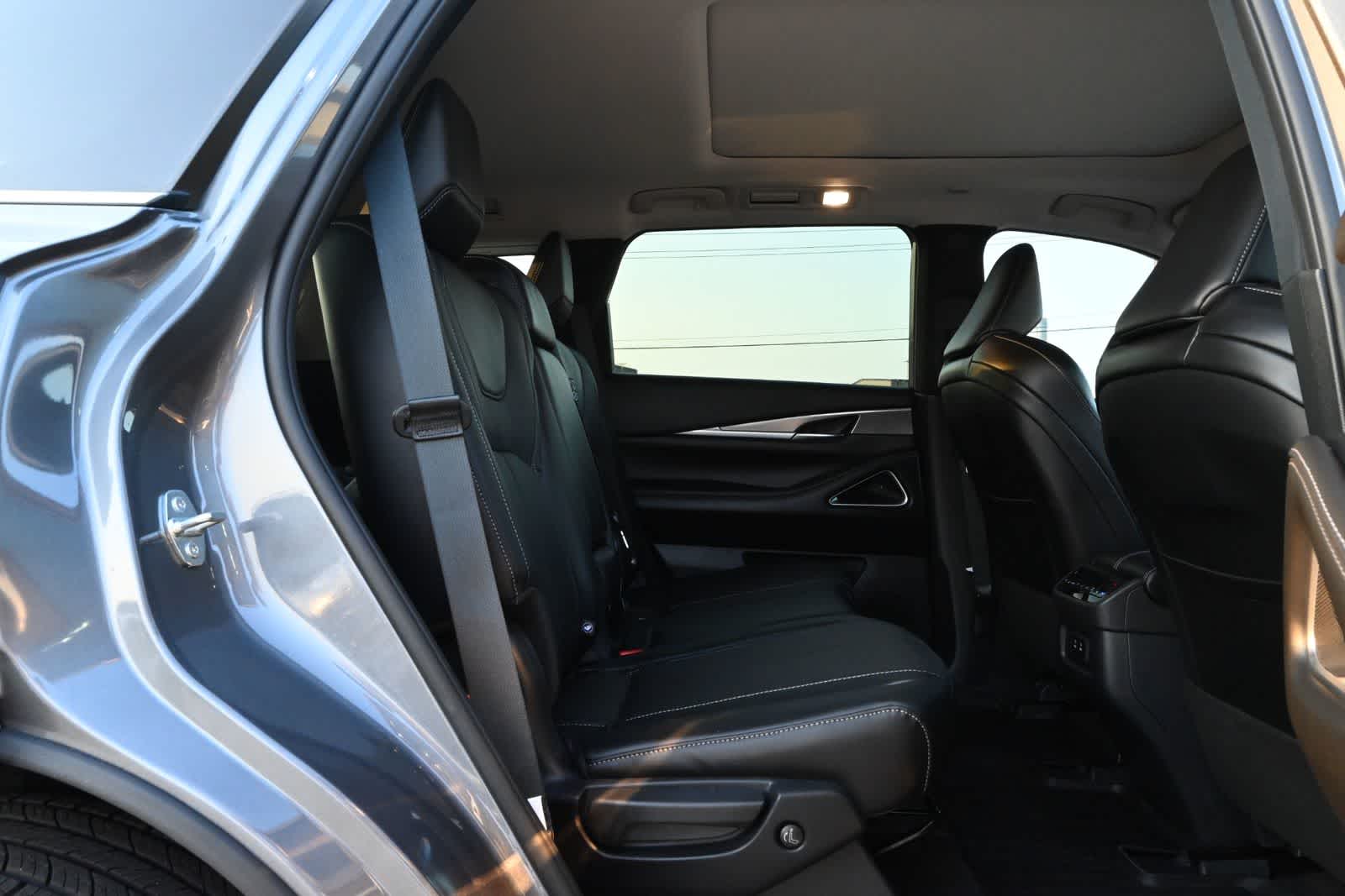 2027 INFINITI QX60 LUXE