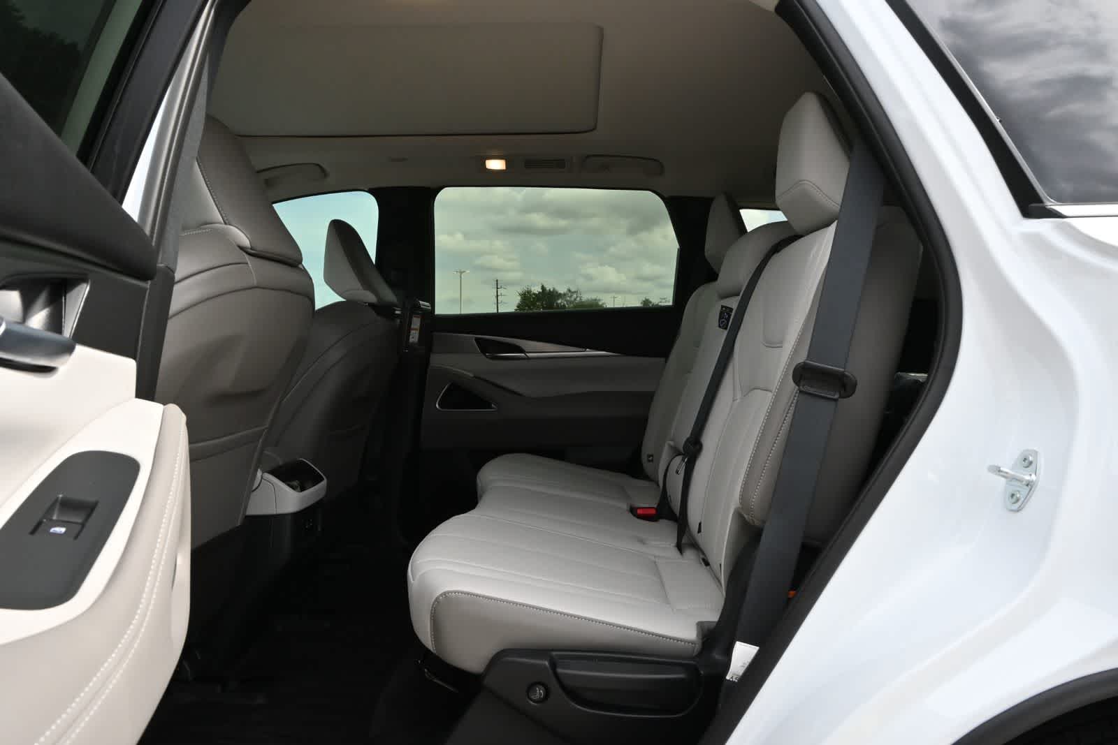 2027 INFINITI QX60 LUXE