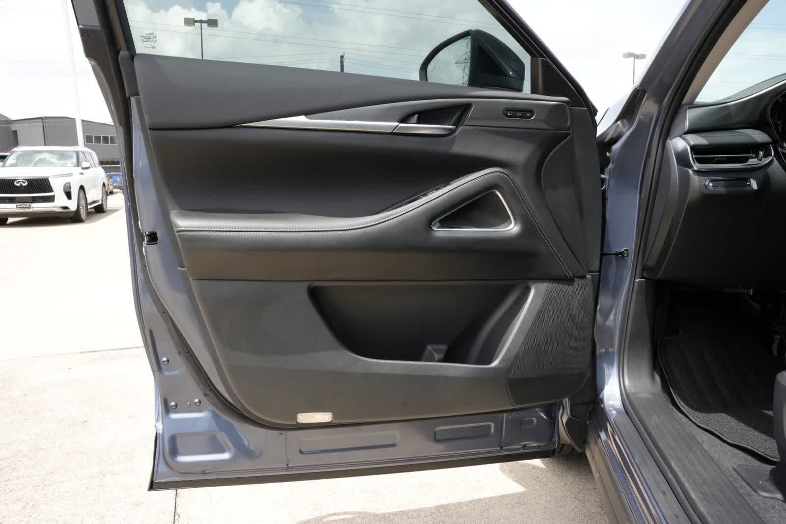 2027 INFINITI QX60 LUXE