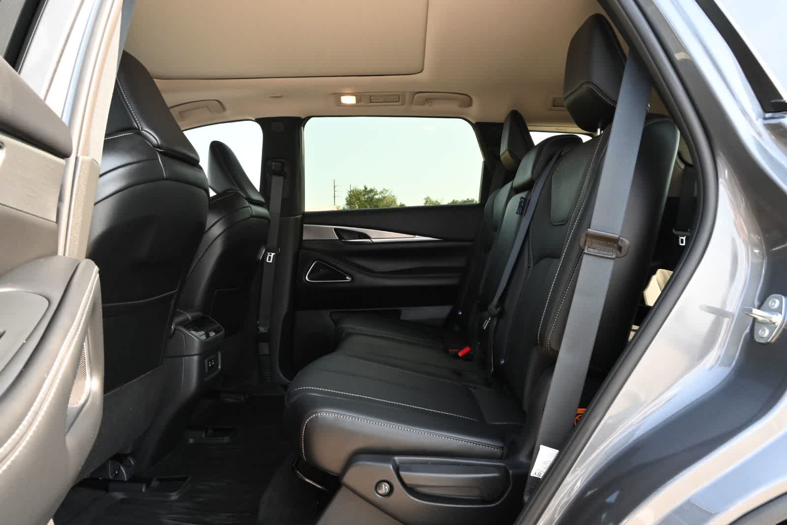 2027 INFINITI QX60 LUXE