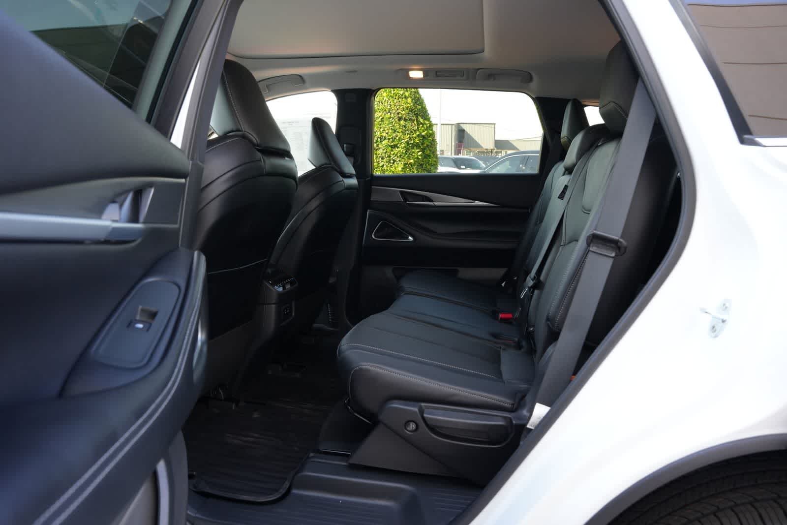 2027 INFINITI QX60 LUXE
