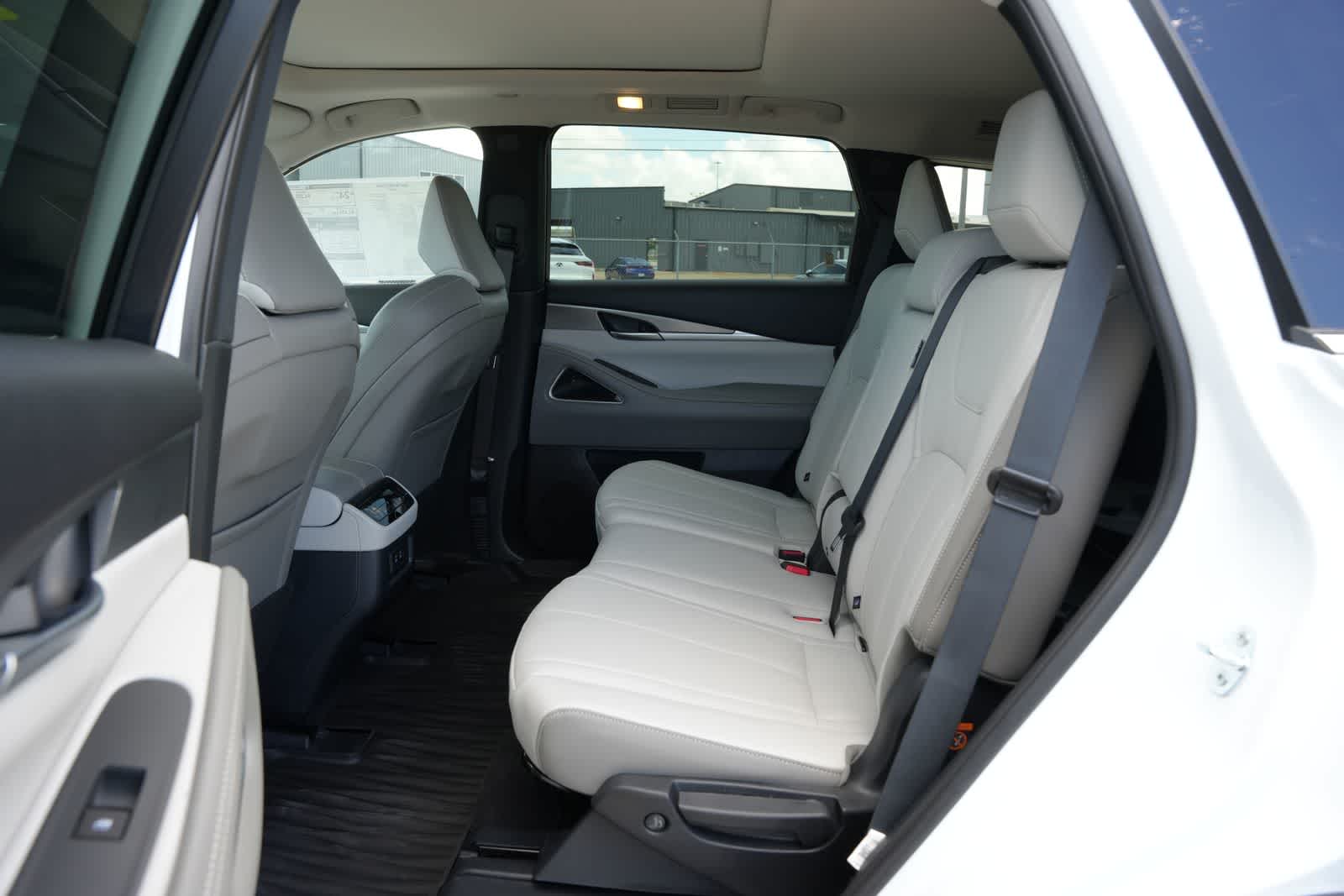 2027 INFINITI QX60 LUXE