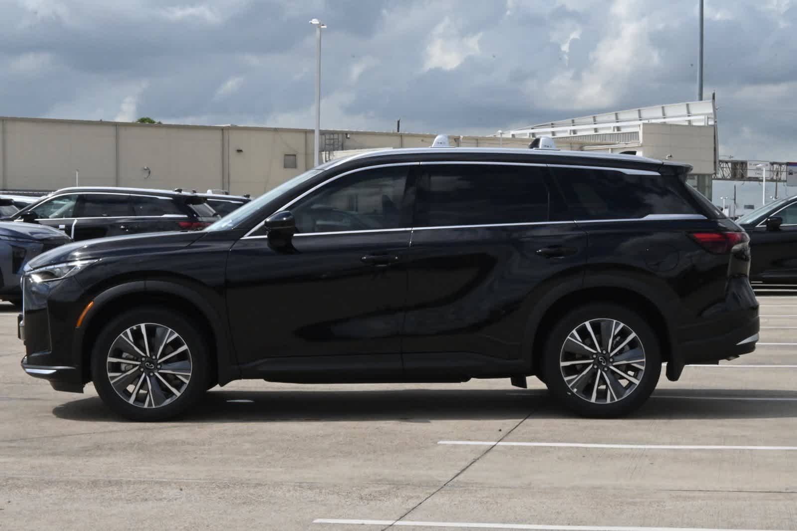 2027 INFINITI QX60 LUXE