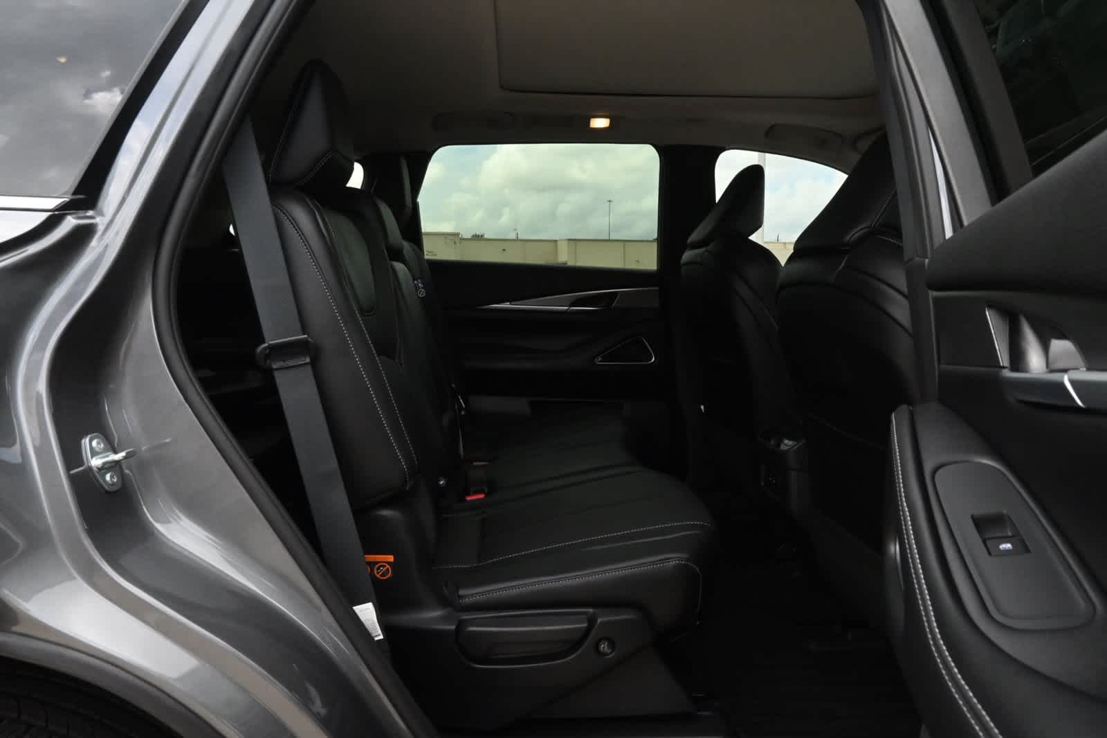 2027 INFINITI QX60 LUXE