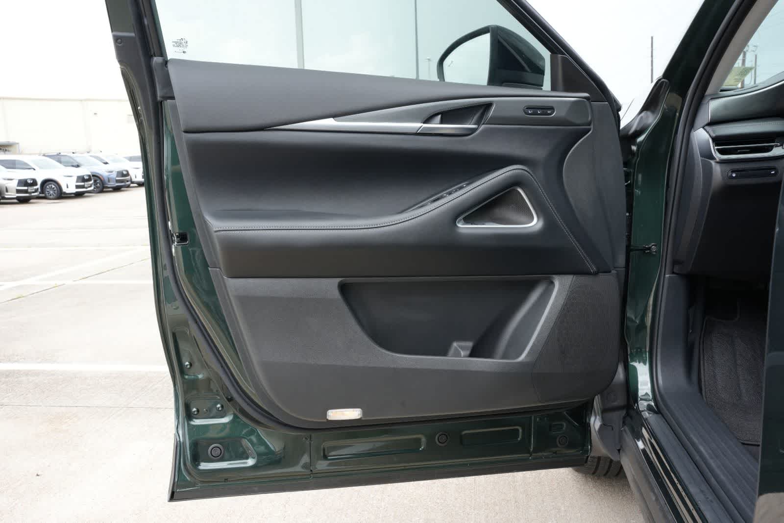 2027 INFINITI QX60 LUXE