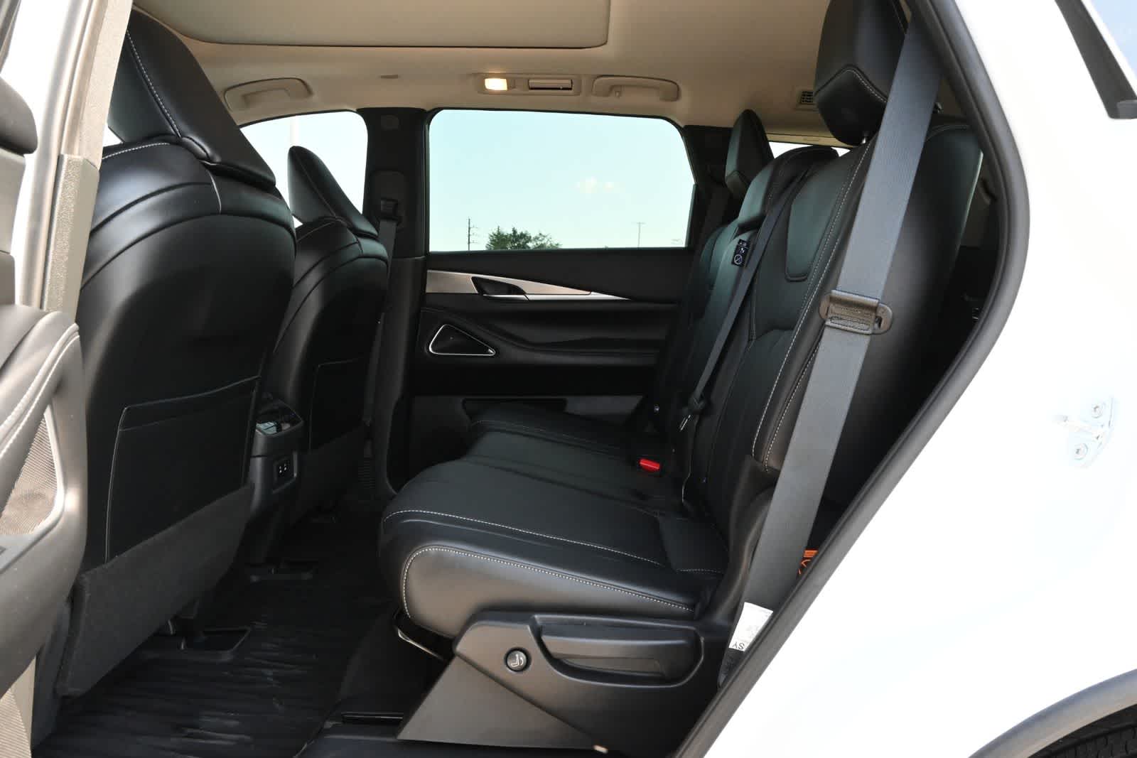 2027 INFINITI QX60 LUXE