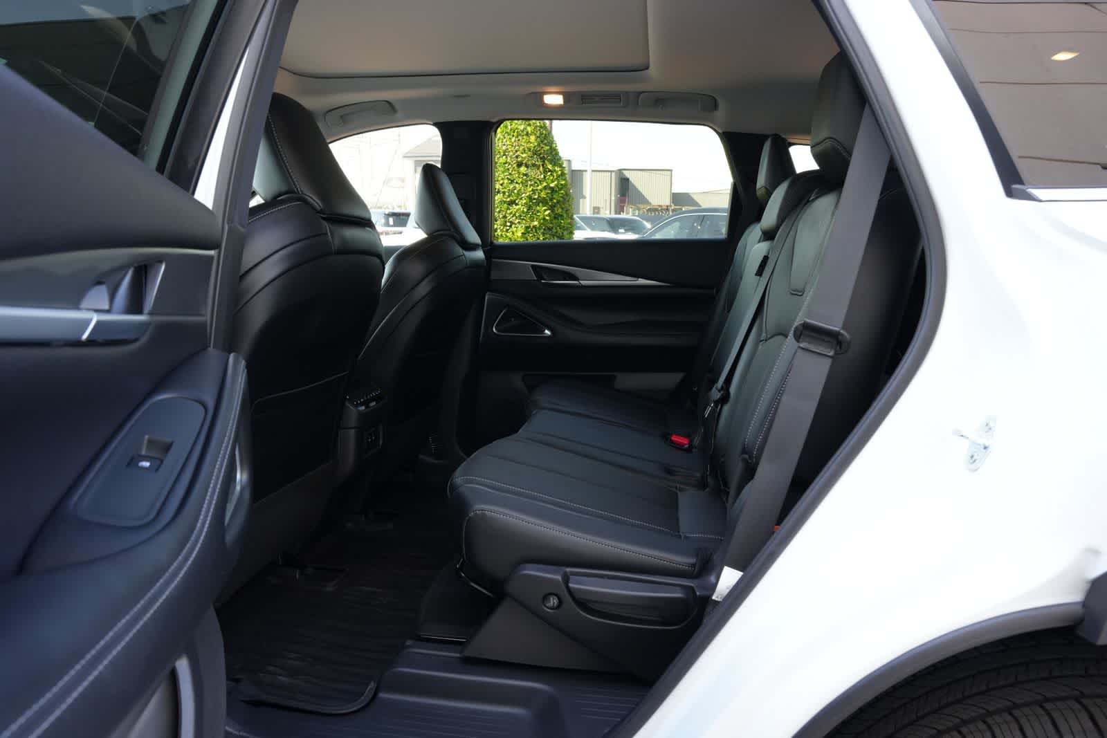 2027 INFINITI QX60 LUXE