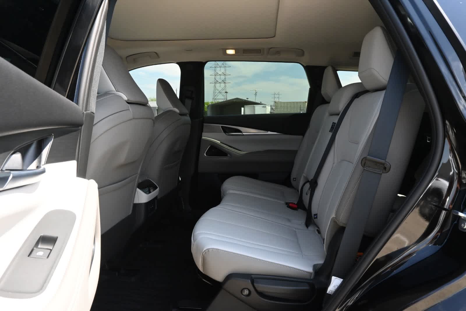 2027 INFINITI QX60 LUXE