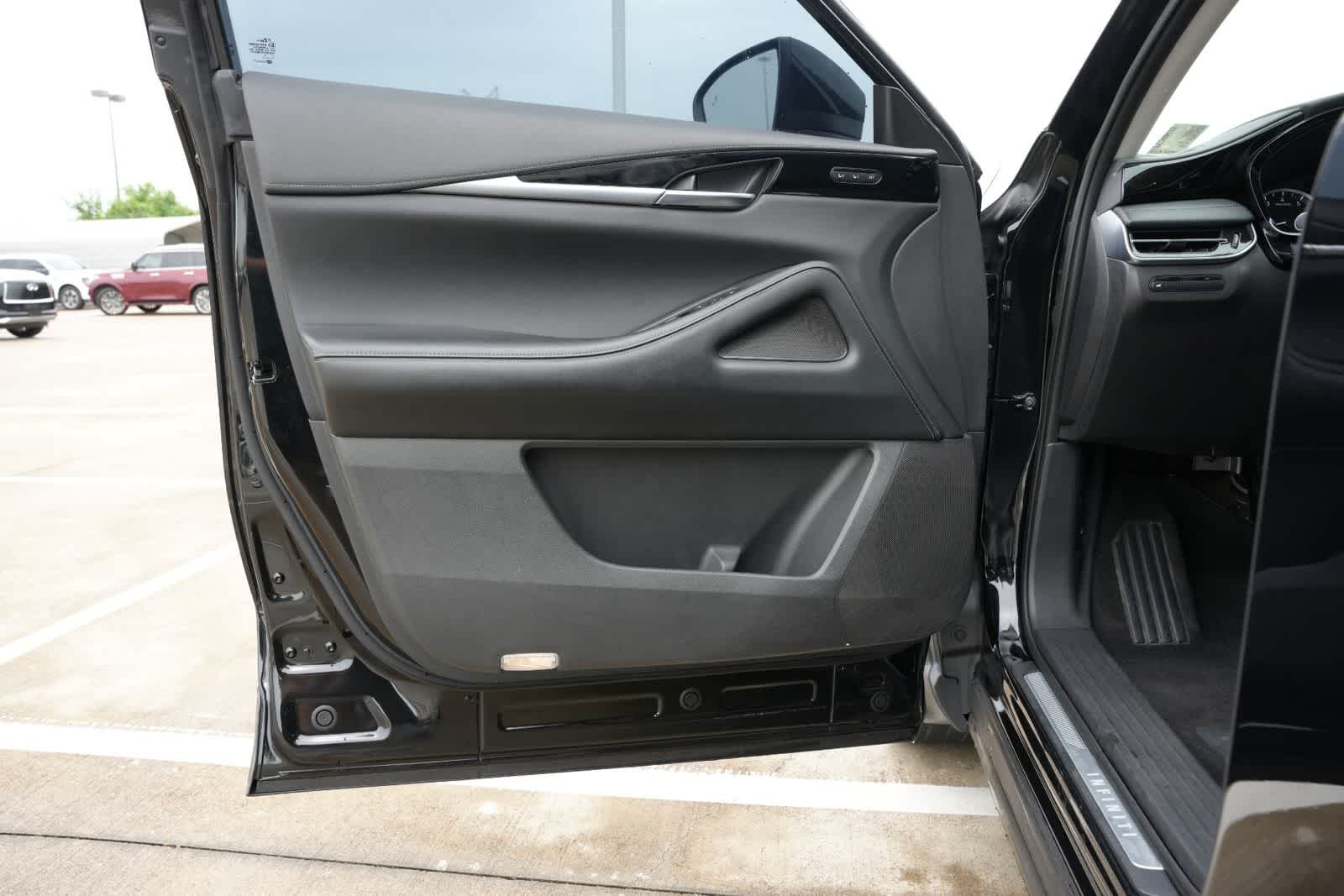 2023 INFINITI QX60 PURE